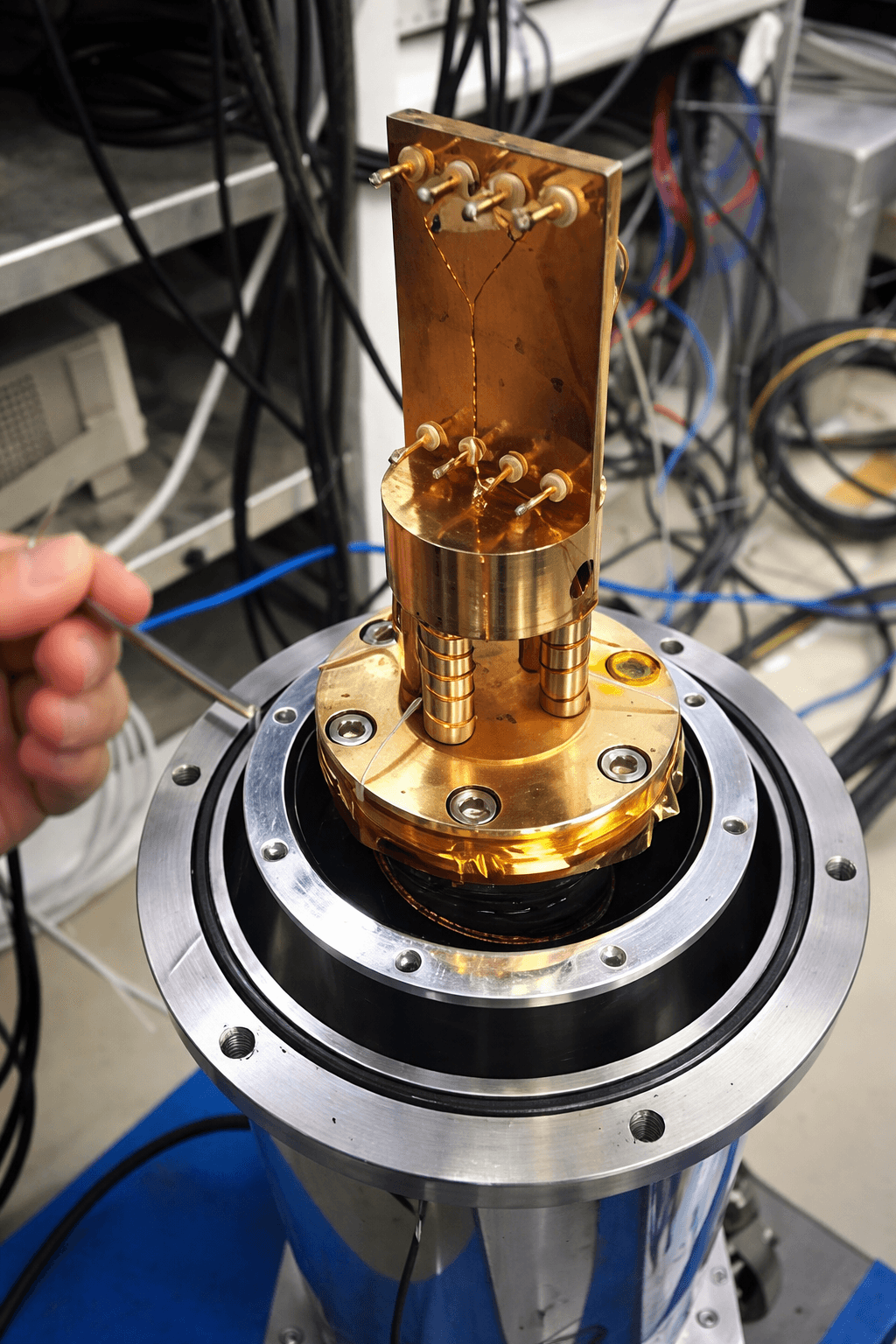 Closed-cycle Cryostat3